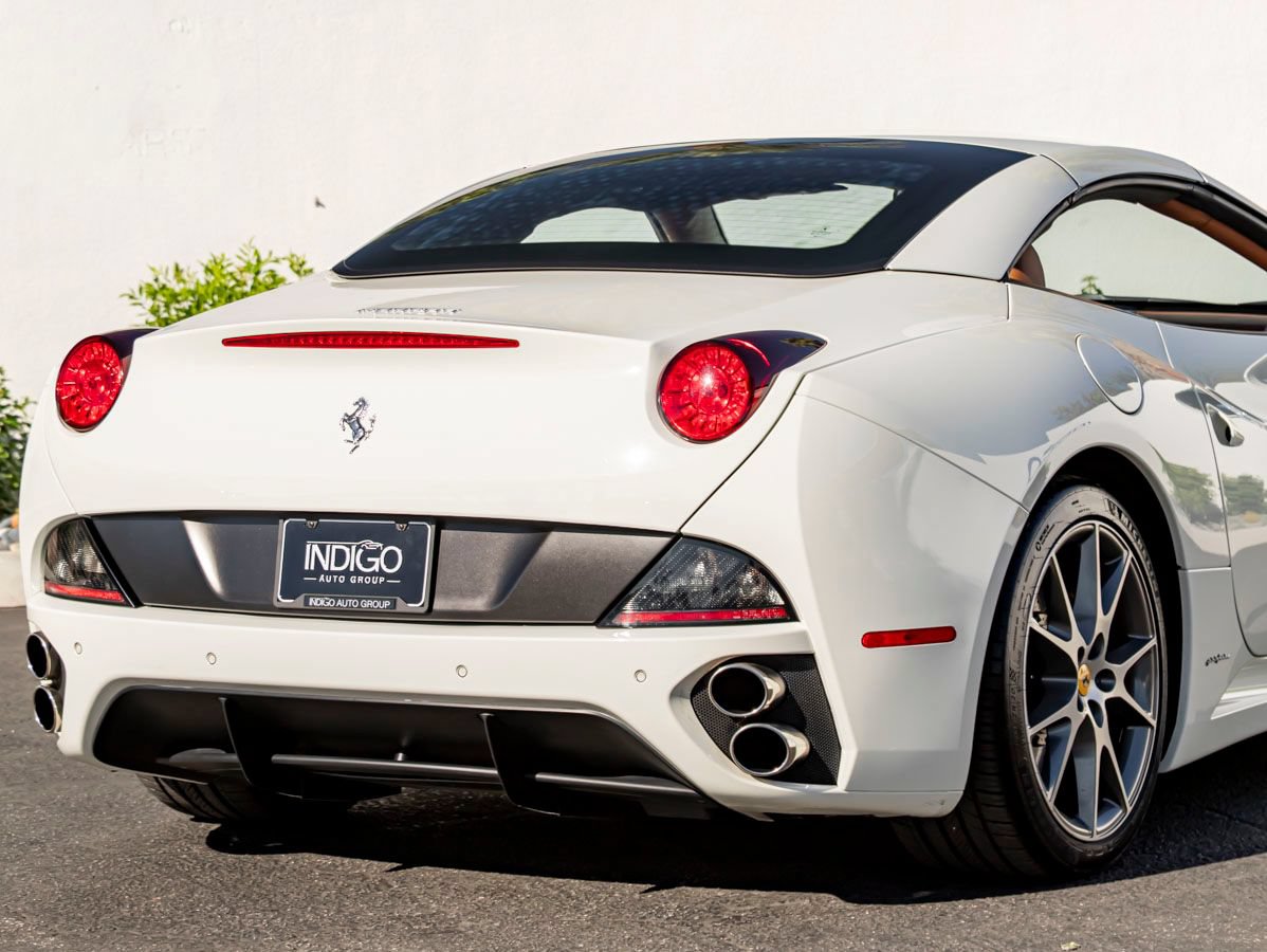 Used 2010 Ferrari California RWD image 9