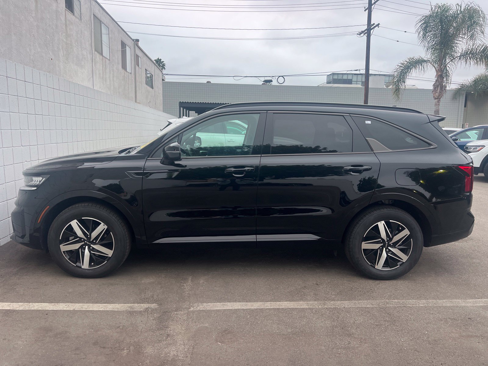 Used 2023 Kia Sorento S w/ Panoramic Sunroof Package FWD image 2