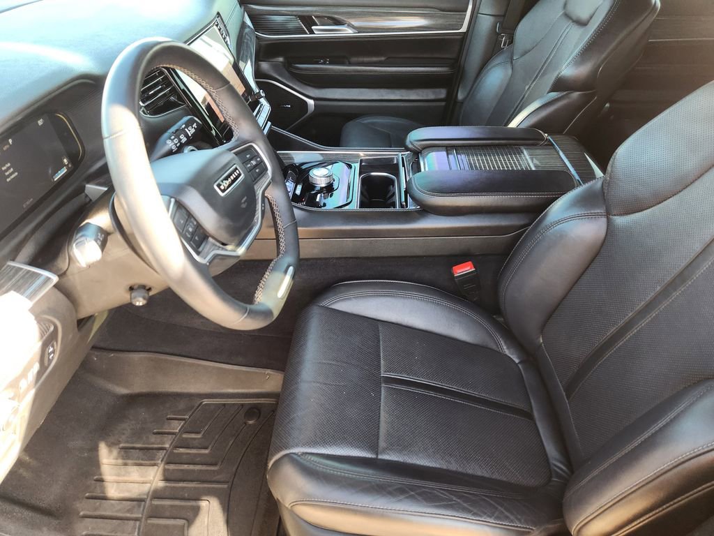 Used 2022 Jeep Wagoneer Series II AWD/4WD image 16