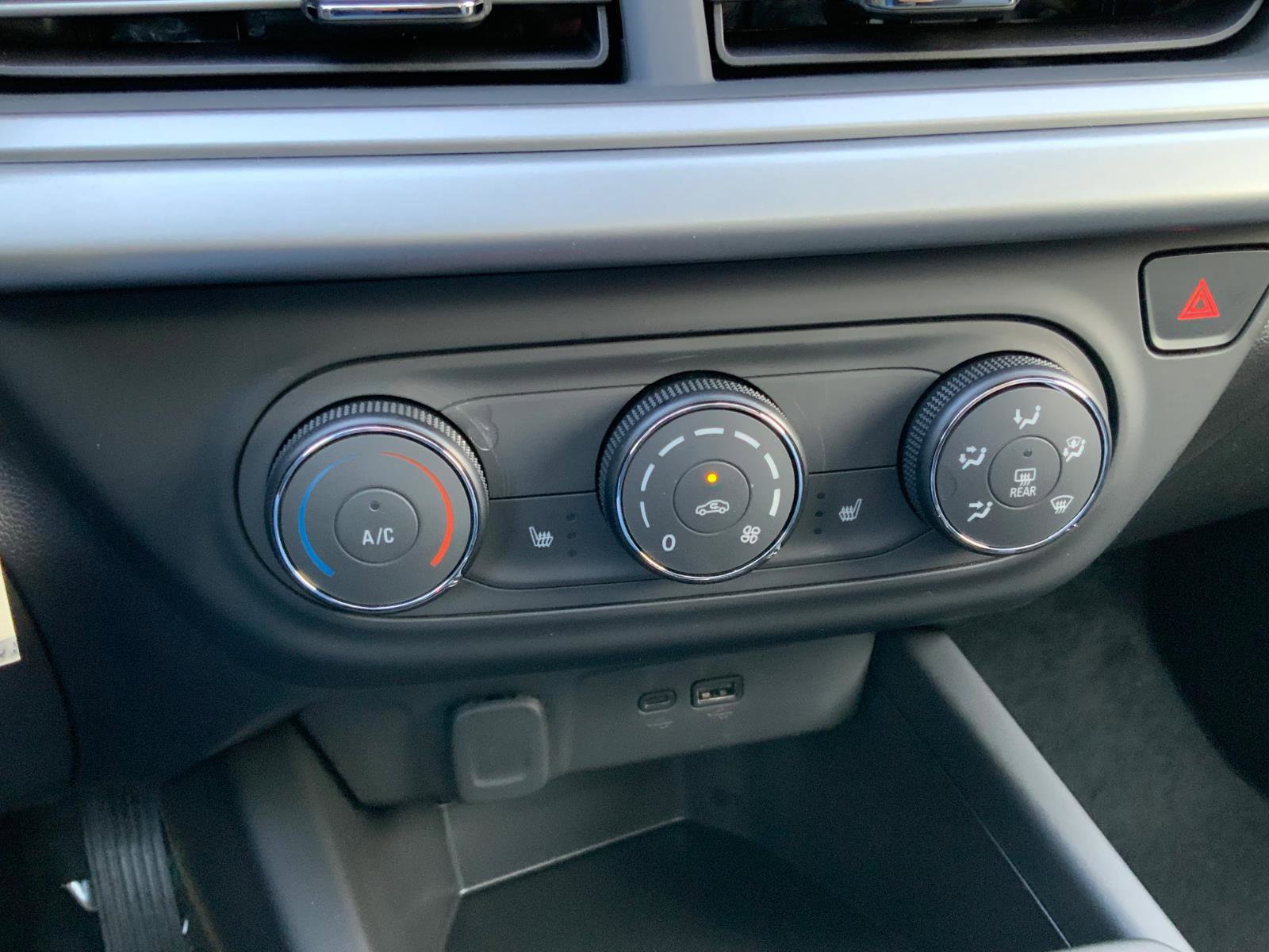 New 2026 Chevrolet Trax RS w/ Sunroof Package image 24