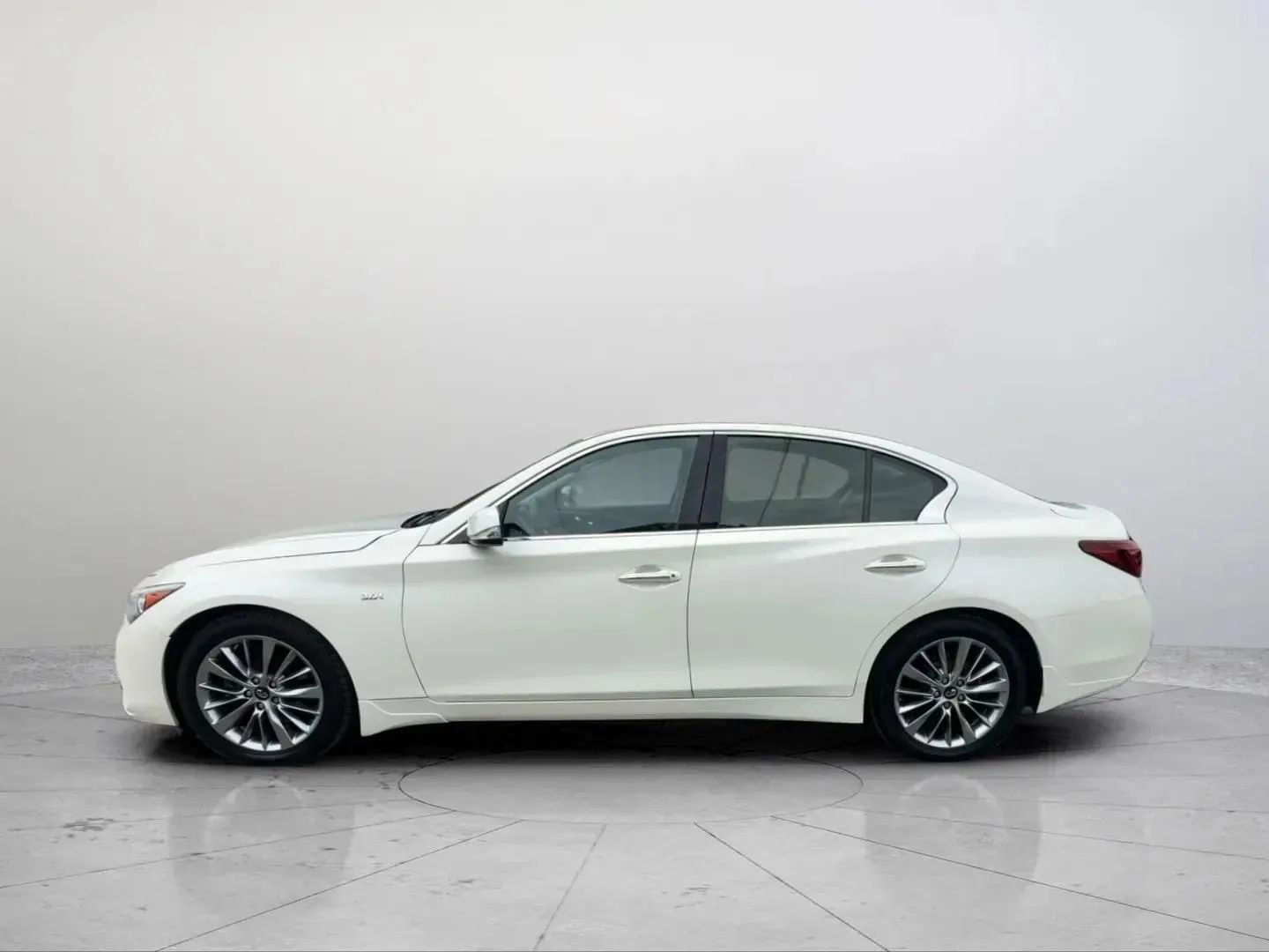 Used 2019 INFINITI Q50 Luxe w/ Essential Package (3.0T Luxe) AWD/4WD image 8