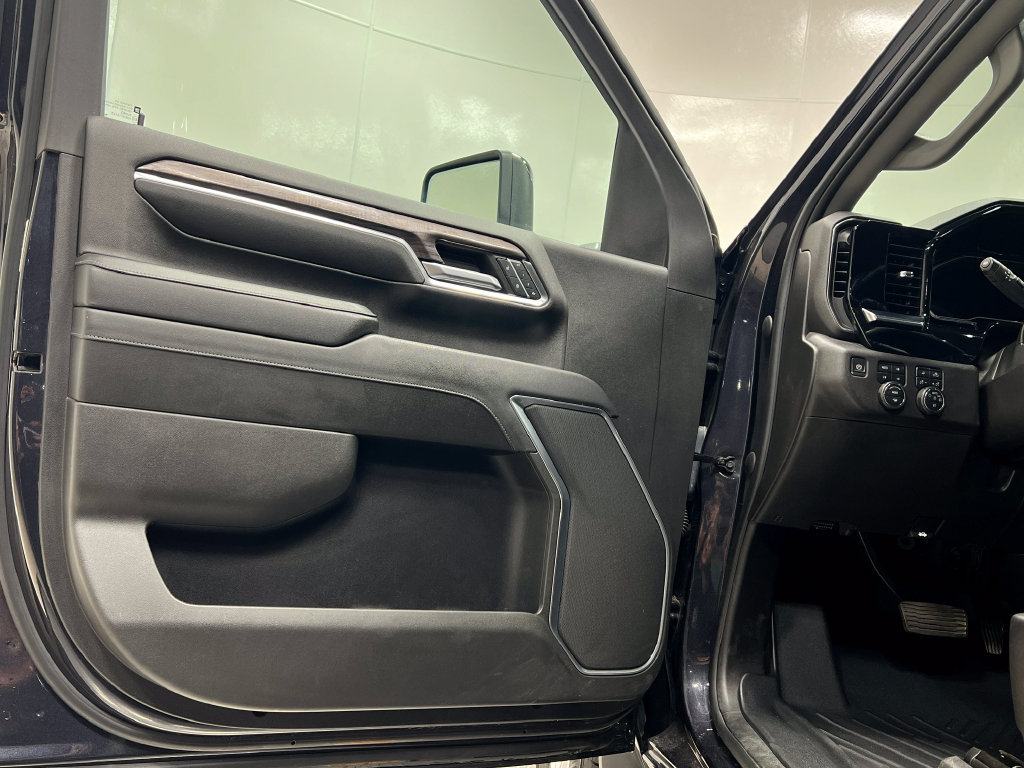 Used 2024 Chevrolet Silverado 2500 LTZ AWD/4WD image 14