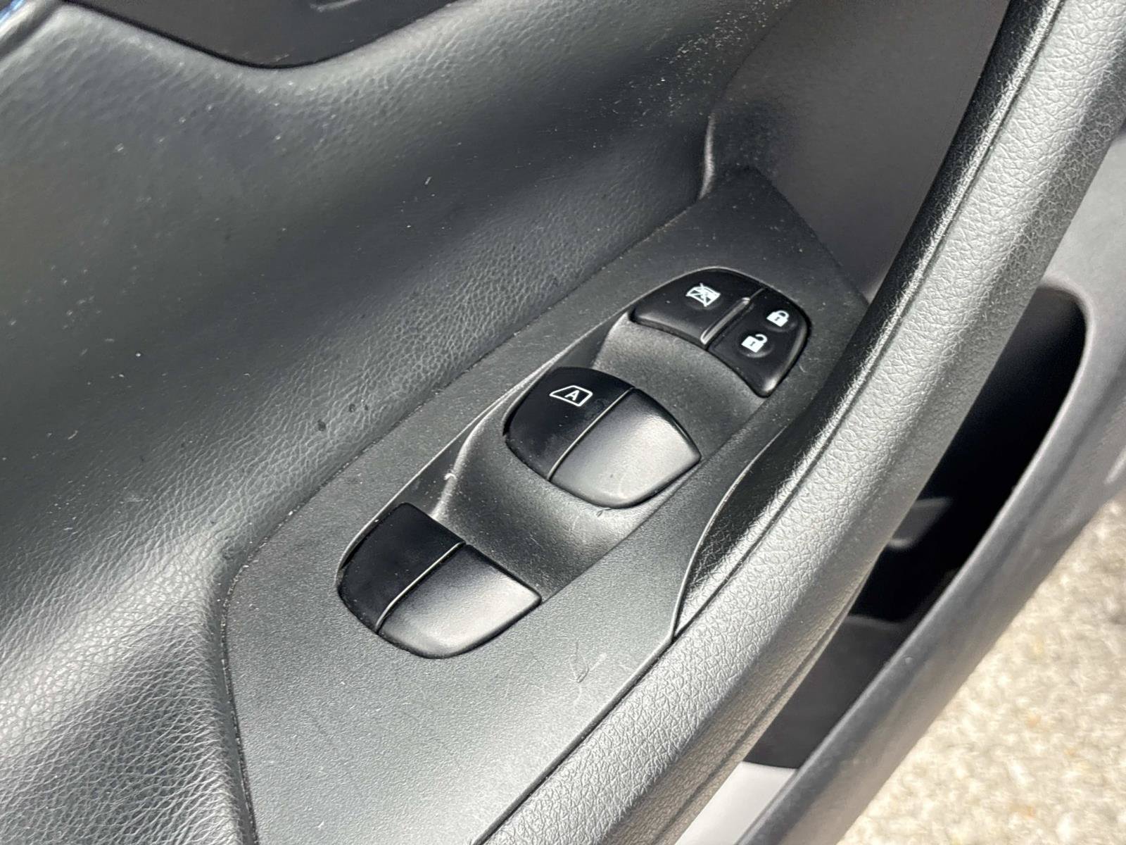 Used 2018 Nissan Altima 2.5 SR w/ SR Midnight Edition FWD image 14