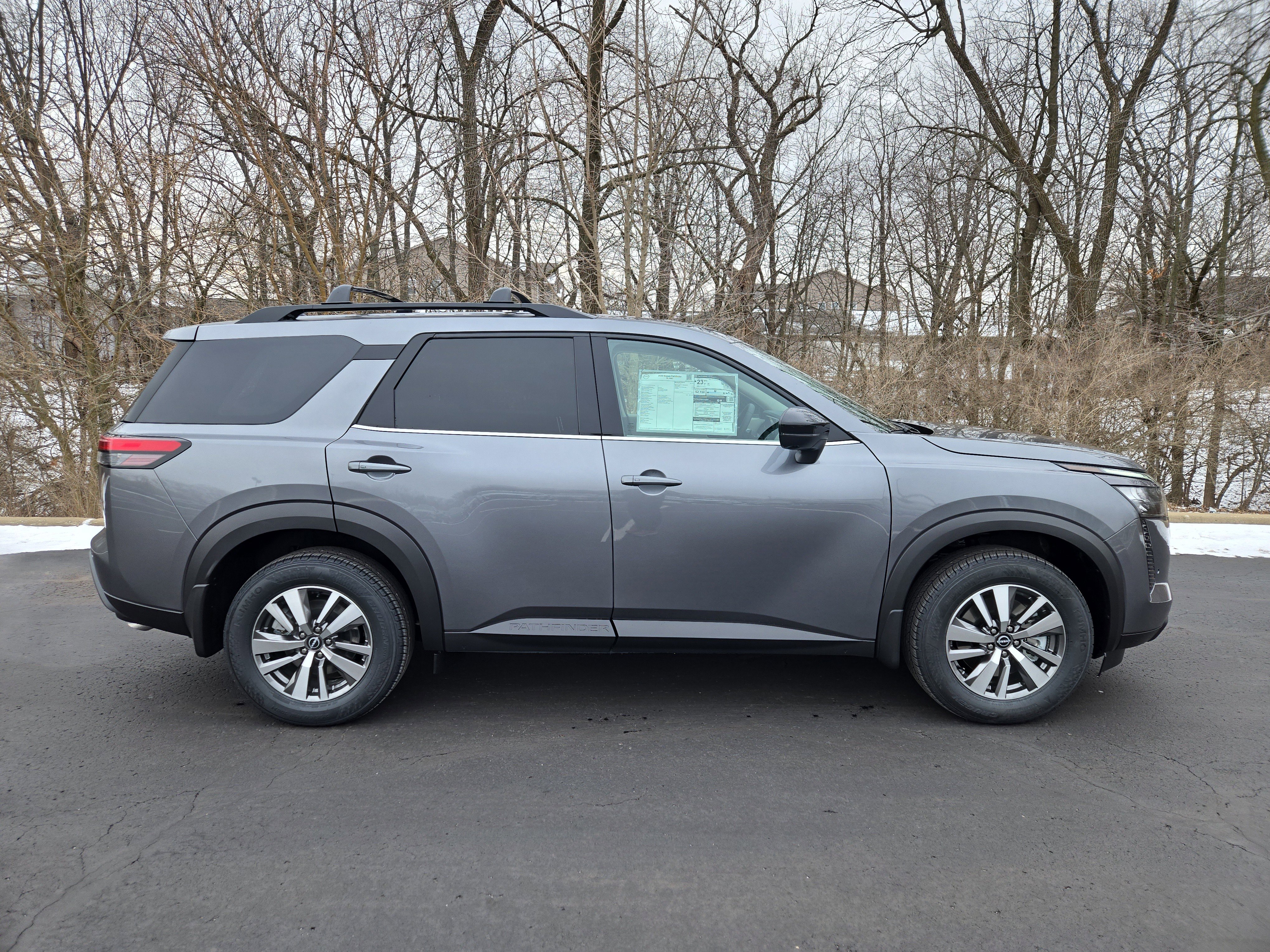 New 2026 Nissan Pathfinder SL image 2