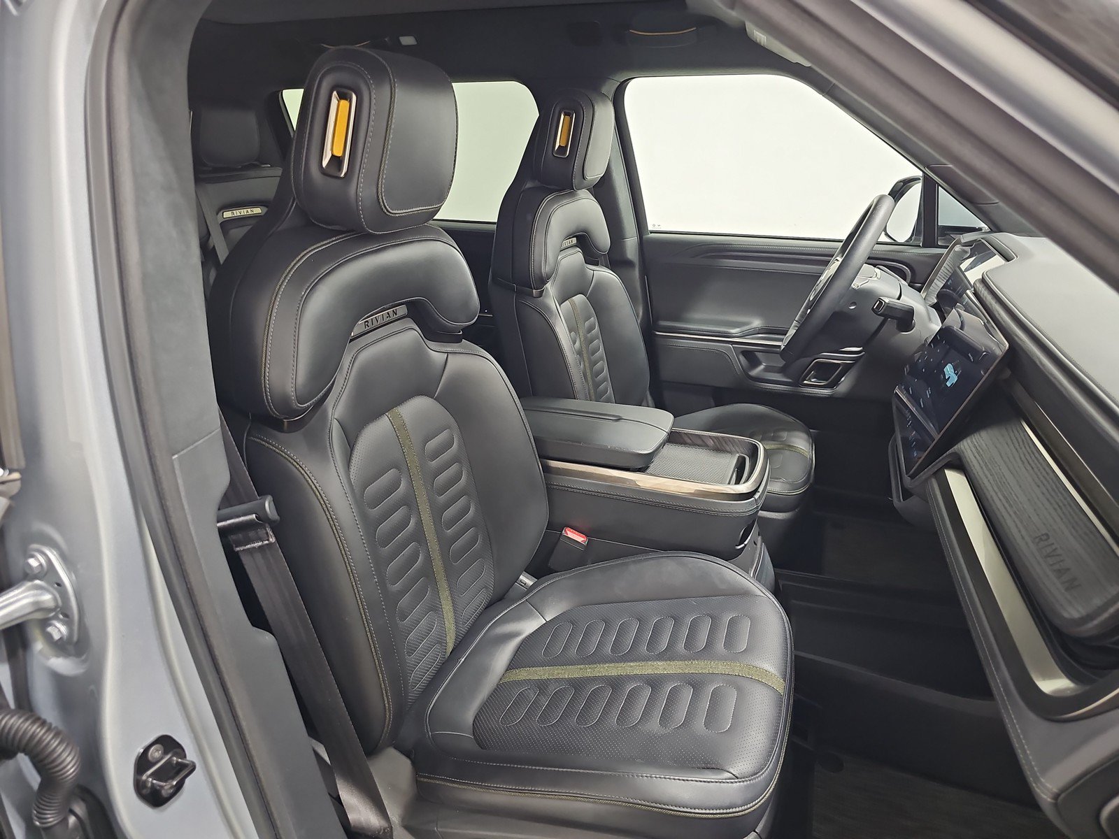 Used 2024 Rivian R1S Adventure AWD/4WD image 24