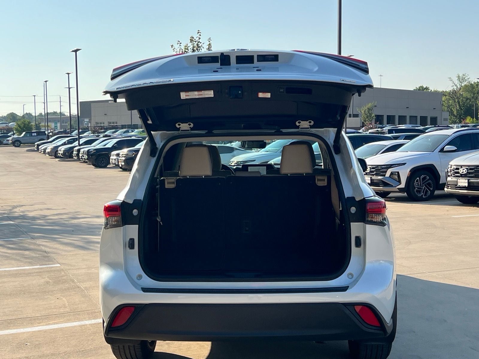 Used 2023 Toyota Highlander XLE FWD image 15