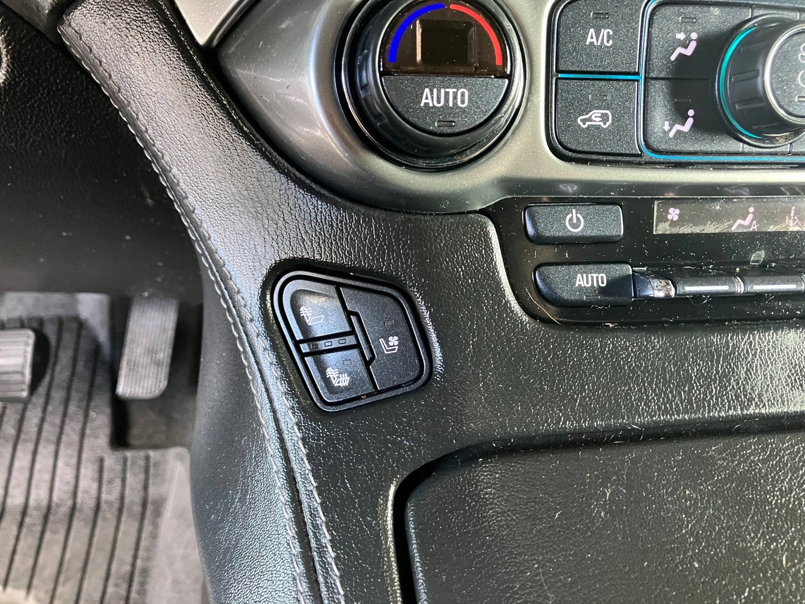Used 2018 Chevrolet Tahoe Premier w/ RST 6.2L Performance Edition AWD/4WD image 27