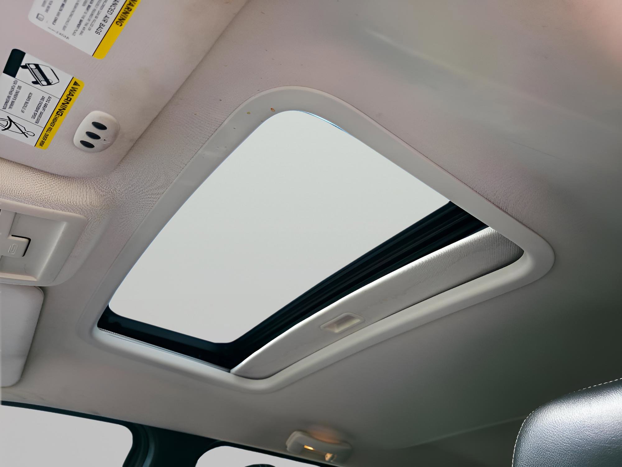 Used 2012 Jeep Liberty Limited Jet w/ Chrome Accents Group image 6