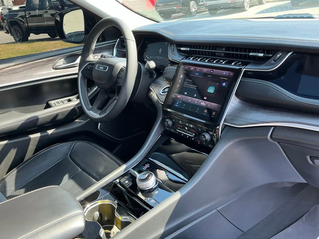 Used 2023 Jeep Grand Cherokee 4WD 4xe w/ Luxury Tech Group II image 16