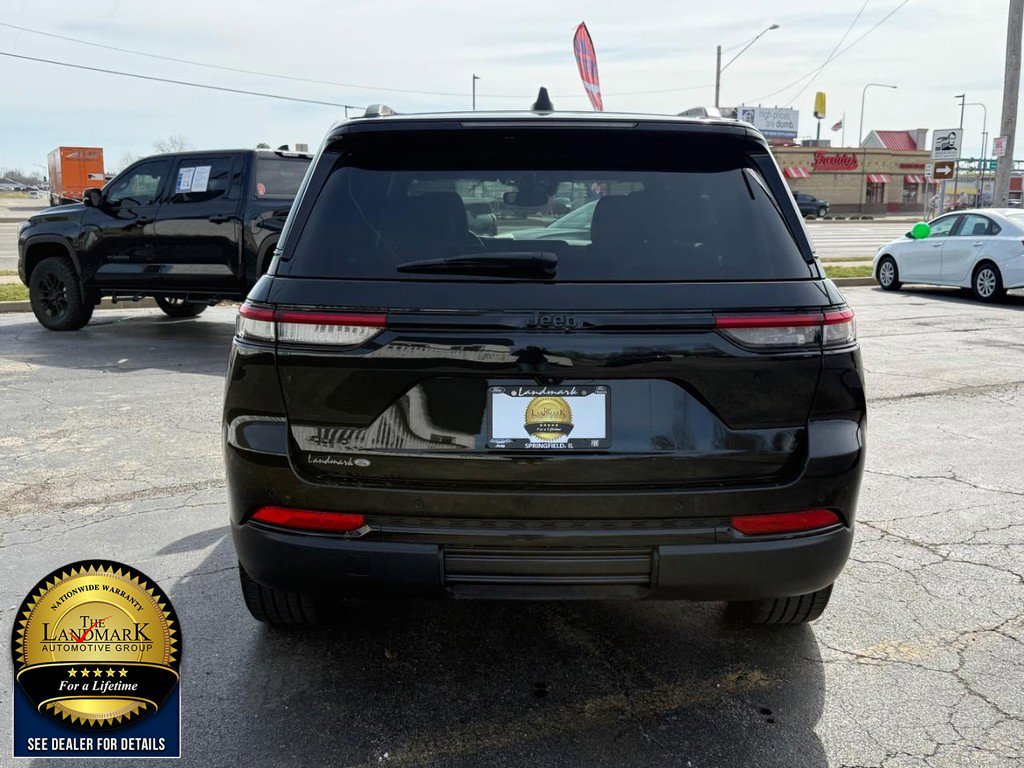 Used 2023 Jeep Grand Cherokee Altitude image 6