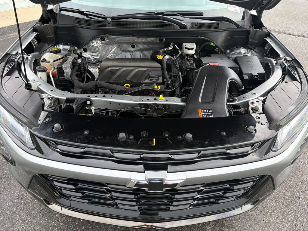 Used 2024 Chevrolet Trax ACTIV w/ Sunroof Package FWD image 31