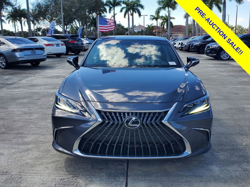 Used 2022 Lexus ES 350 Ultra Luxury w/ Accessory Package 2 FWD image 2