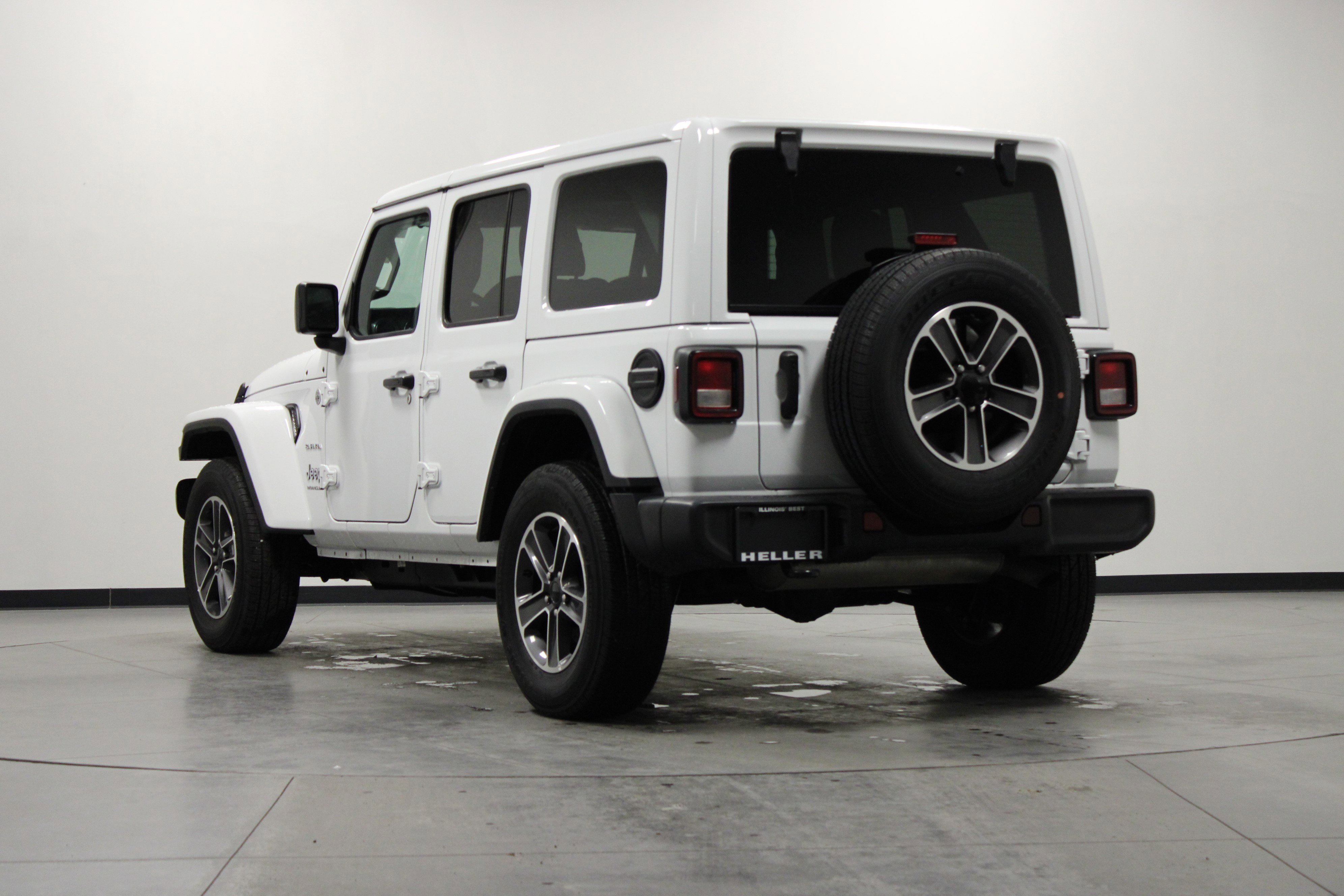 Used 2023 Jeep Wrangler Sahara AWD/4WD image 6