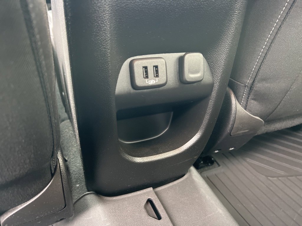 Used 2022 Chevrolet Colorado LT w/ Chrome Appearance Package image 19