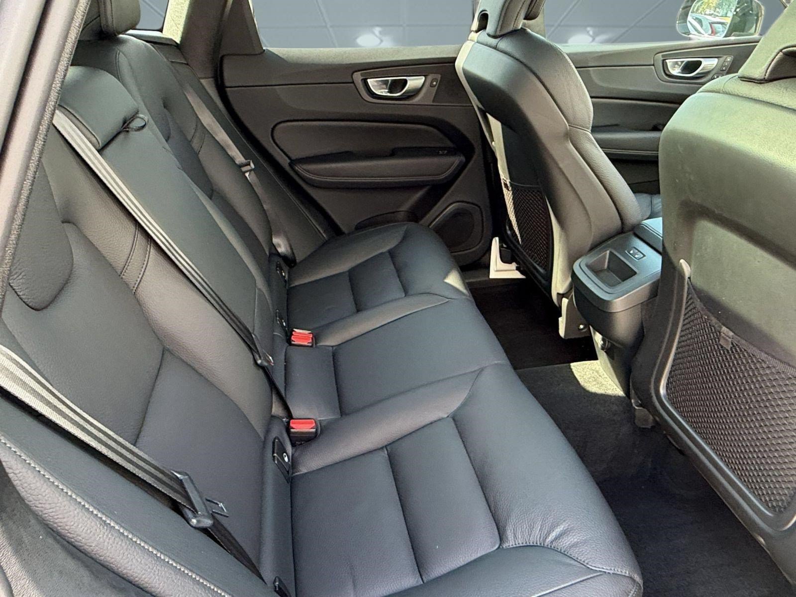 Certified 2024 Volvo XC60 B5 Plus w/ Protection Package Premier AWD/4WD image 29