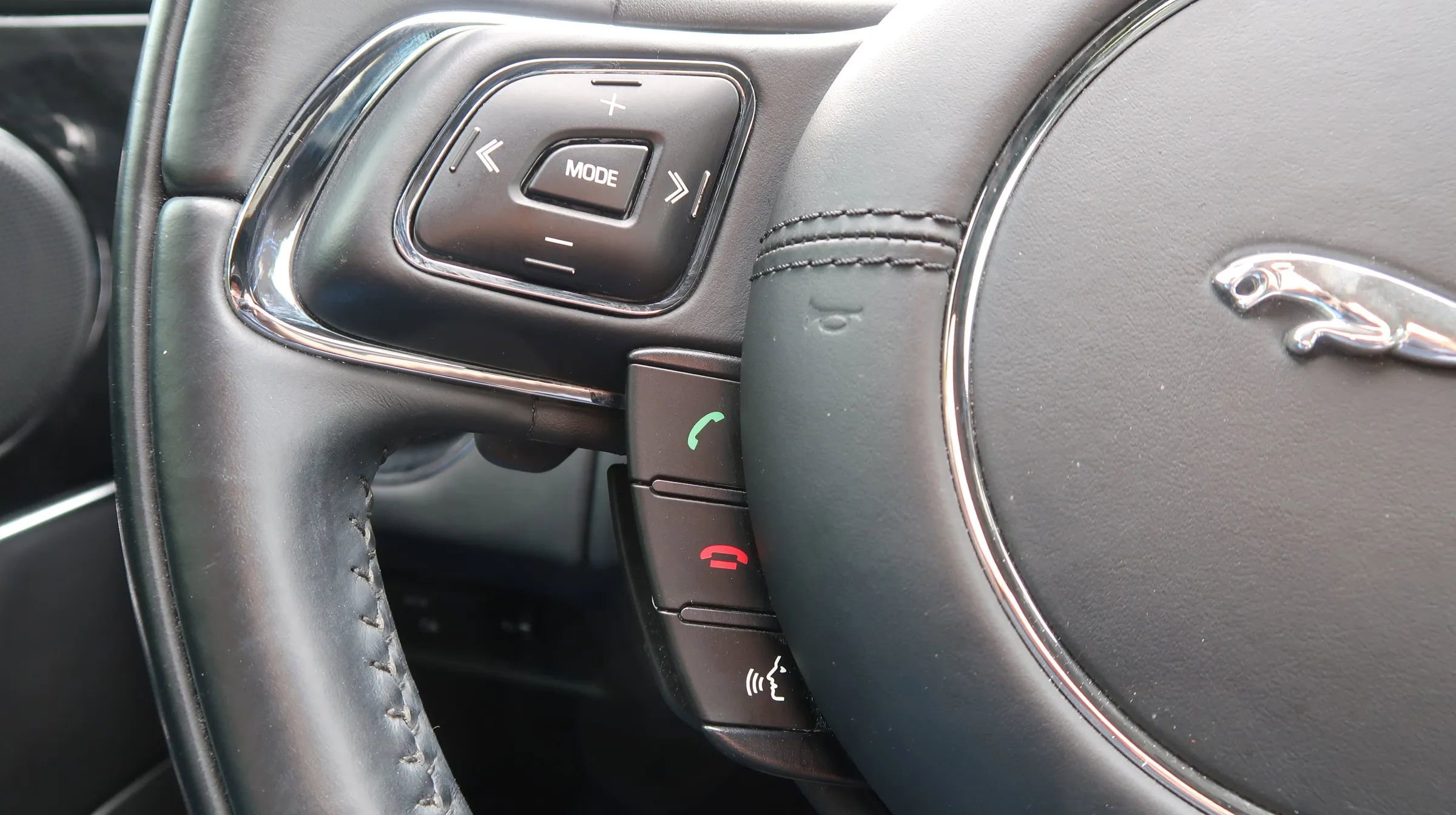 Used 2014 Jaguar XJ R LWB image 36