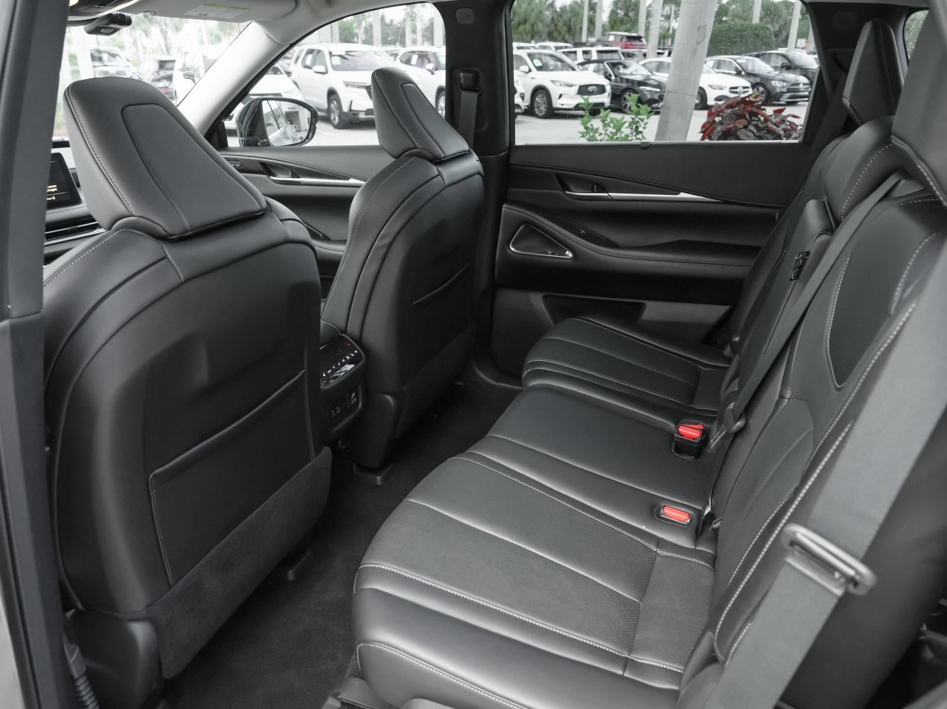 Used 2025 INFINITI QX60 Sensory w/ Vision Package AWD/4WD image 31