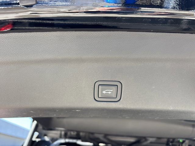 Used 2023 GMC Yukon Denali Ultimate image 8