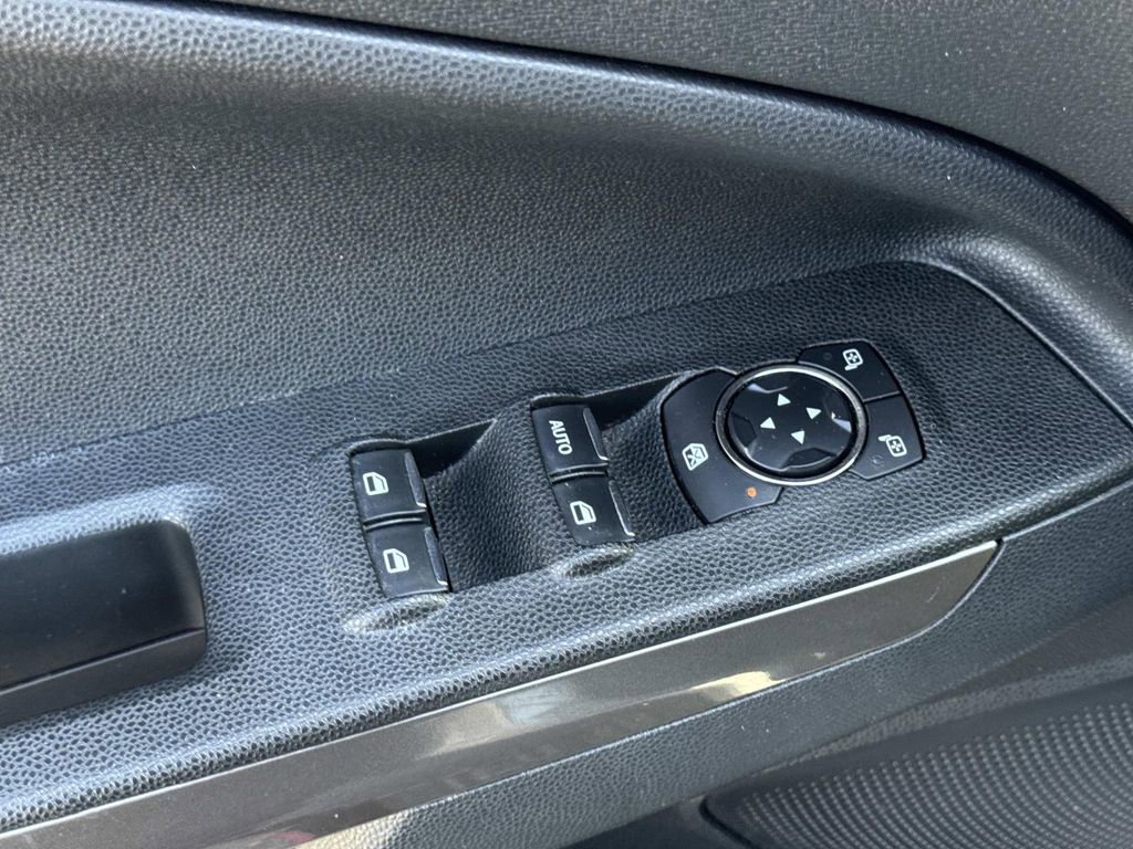 Used 2021 Ford EcoSport SES image 18