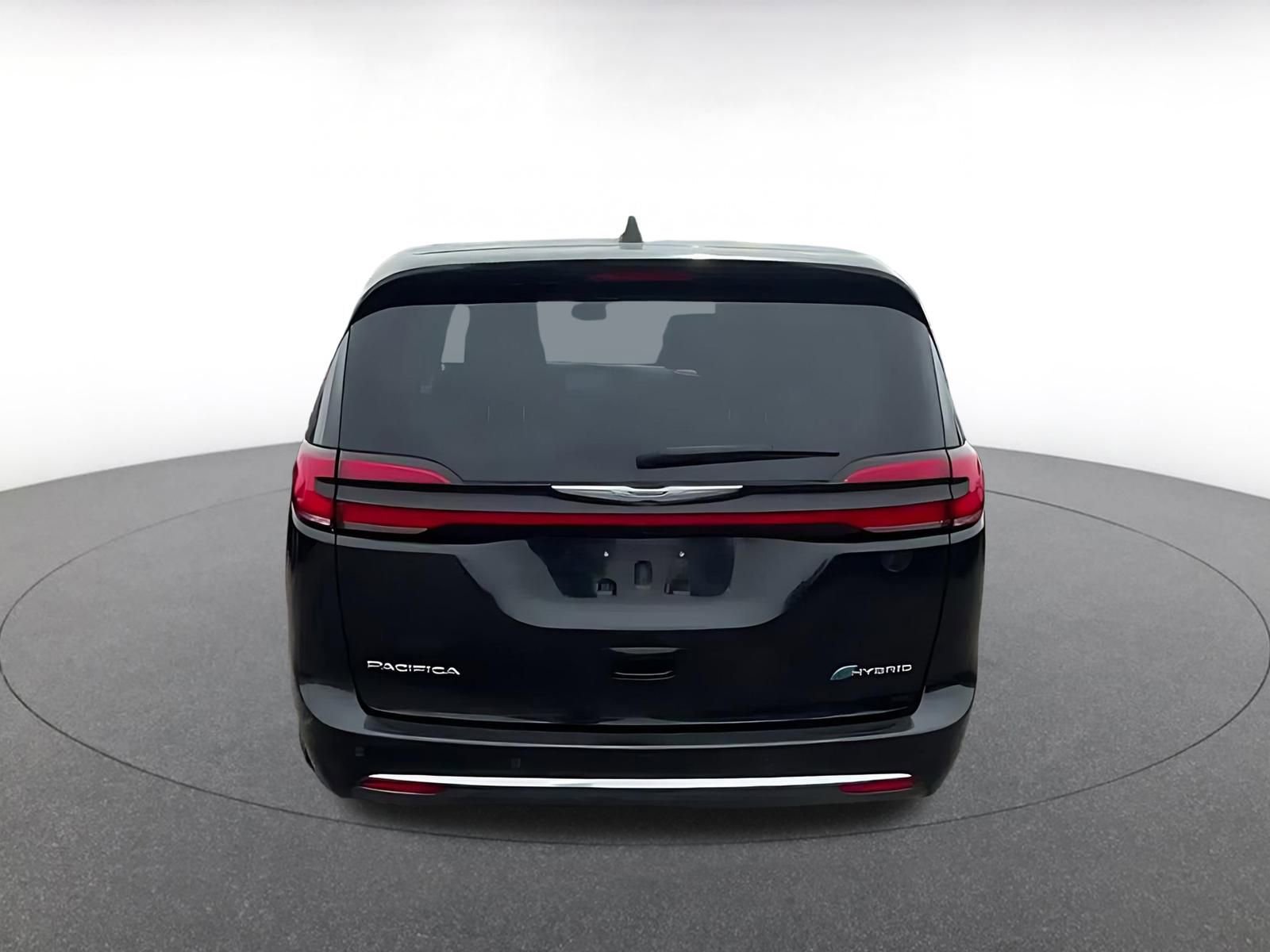 Used 2023 Chrysler Pacifica Touring-L image 12