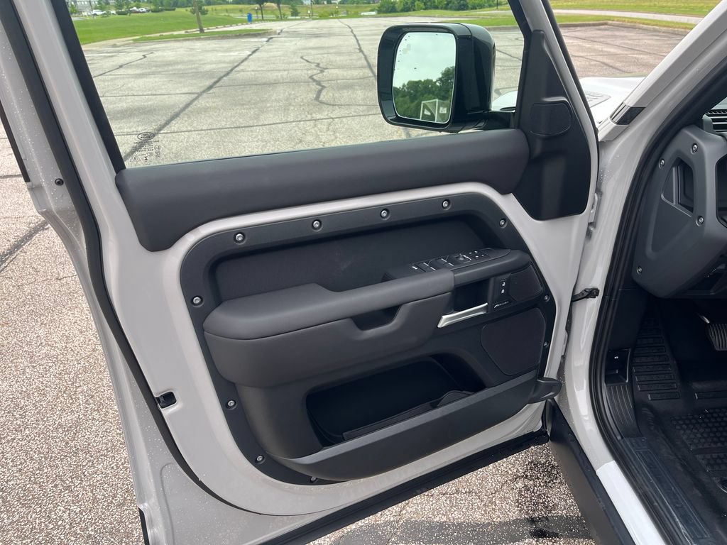 New 2026 Land Rover Defender 110 S AWD/4WD image 10