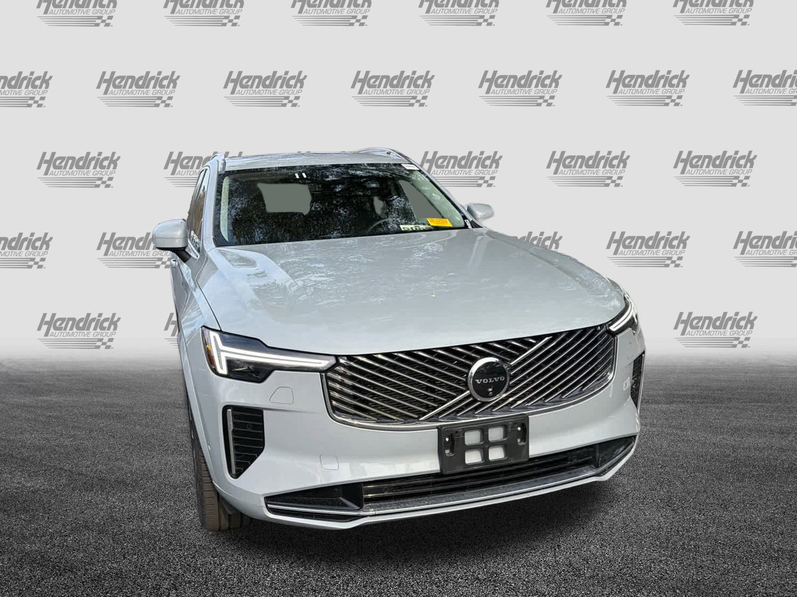 Certified 2025 Volvo XC90 B6 Plus image 40