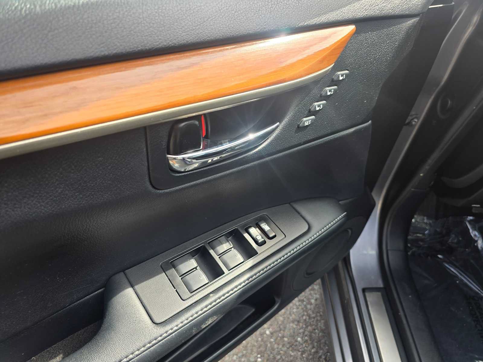 Used 2014 Lexus ES 300h w/ Luxury Package w/Bamboo Trim FWD image 19