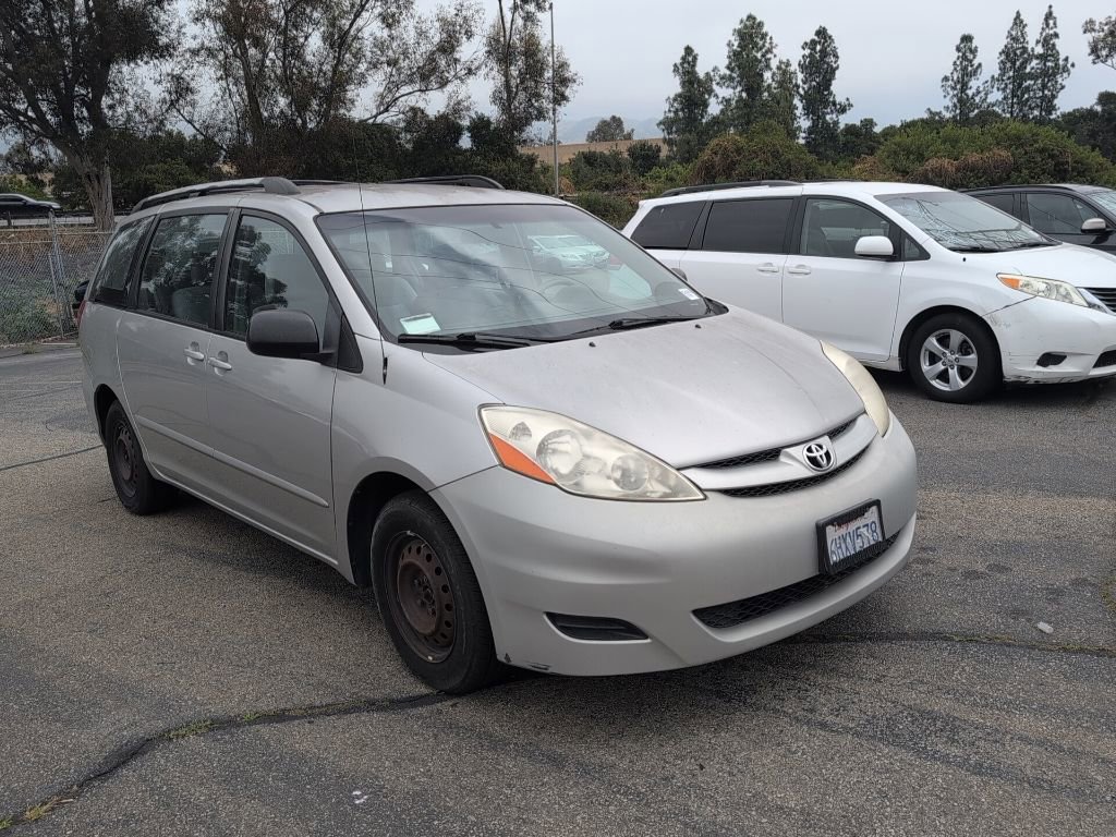 Used 2009 Toyota Sienna CE FWD image 3