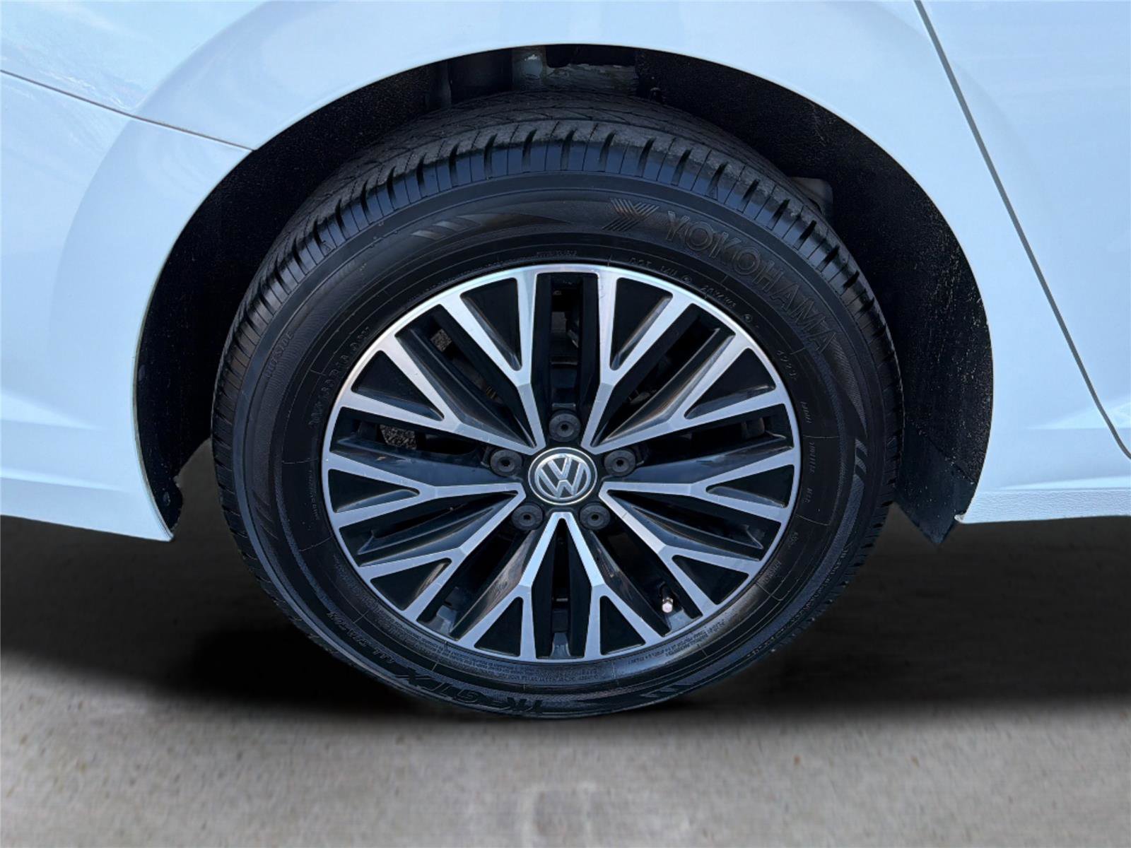 Used 2020 Volkswagen Jetta SE w/ SE Cold Weather Package image 32