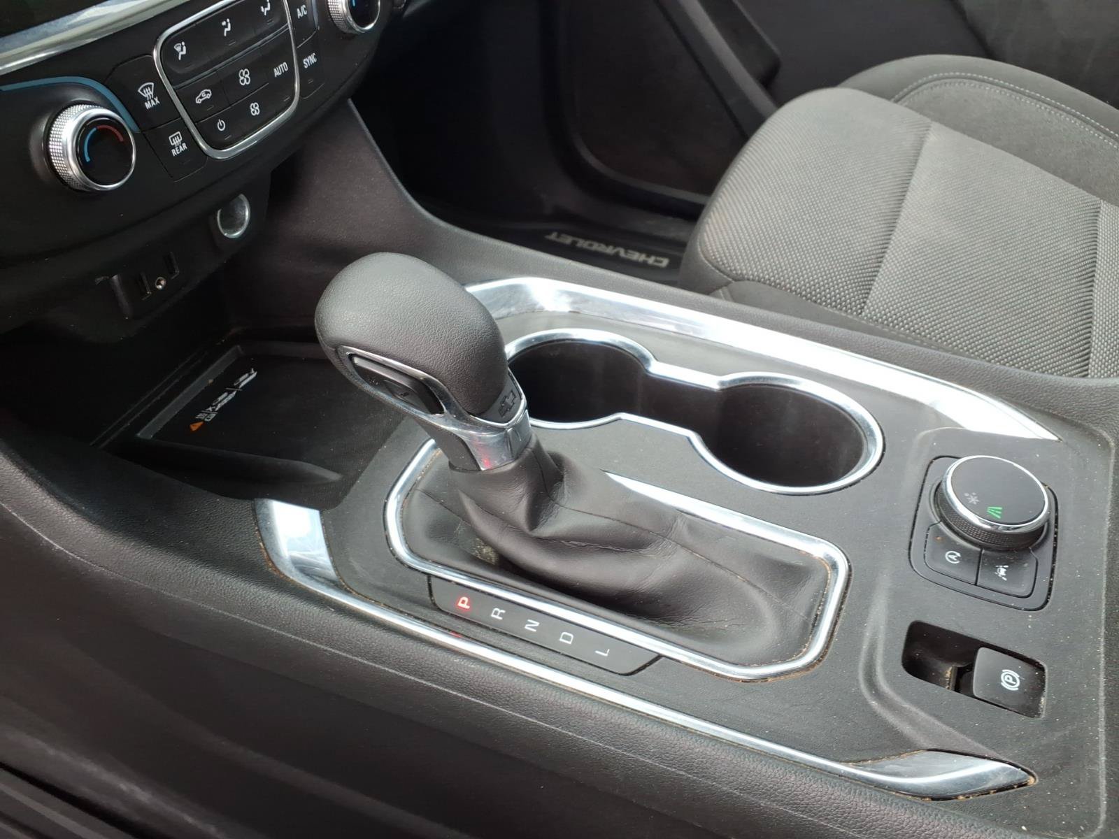 Used 2023 Chevrolet Traverse LT FWD image 15