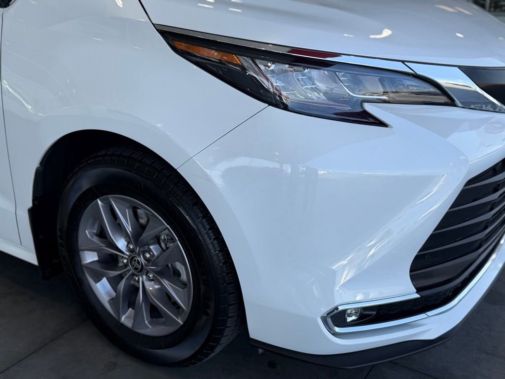 Certified 2023 Toyota Sienna XLE AWD/4WD image 8