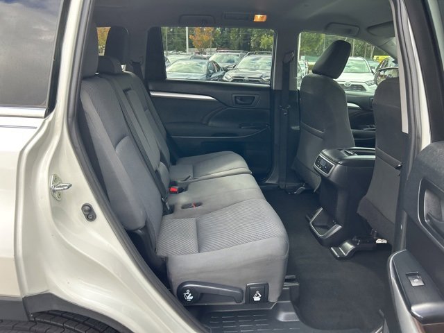 Used 2019 Toyota Highlander LE image 18