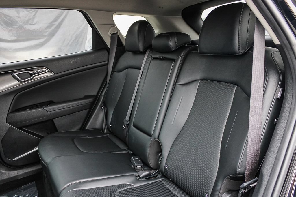 Used 2025 Kia Sportage EX FWD image 19
