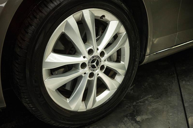 Used 2019 Mercedes-Benz C 300 4MATIC Sedan image 3