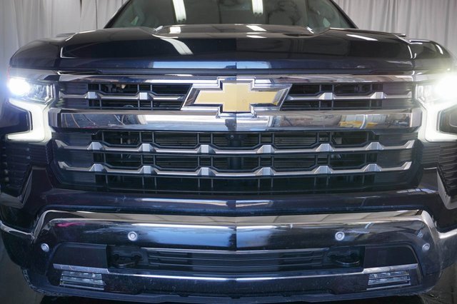 Used 2024 Chevrolet Silverado 1500 LTZ w/ LTZ Premium Package image 3