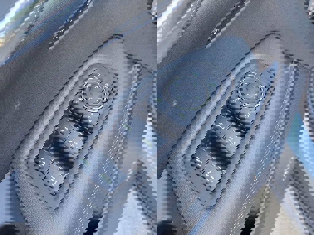 New 2025 Cadillac XT6 Luxury image 25