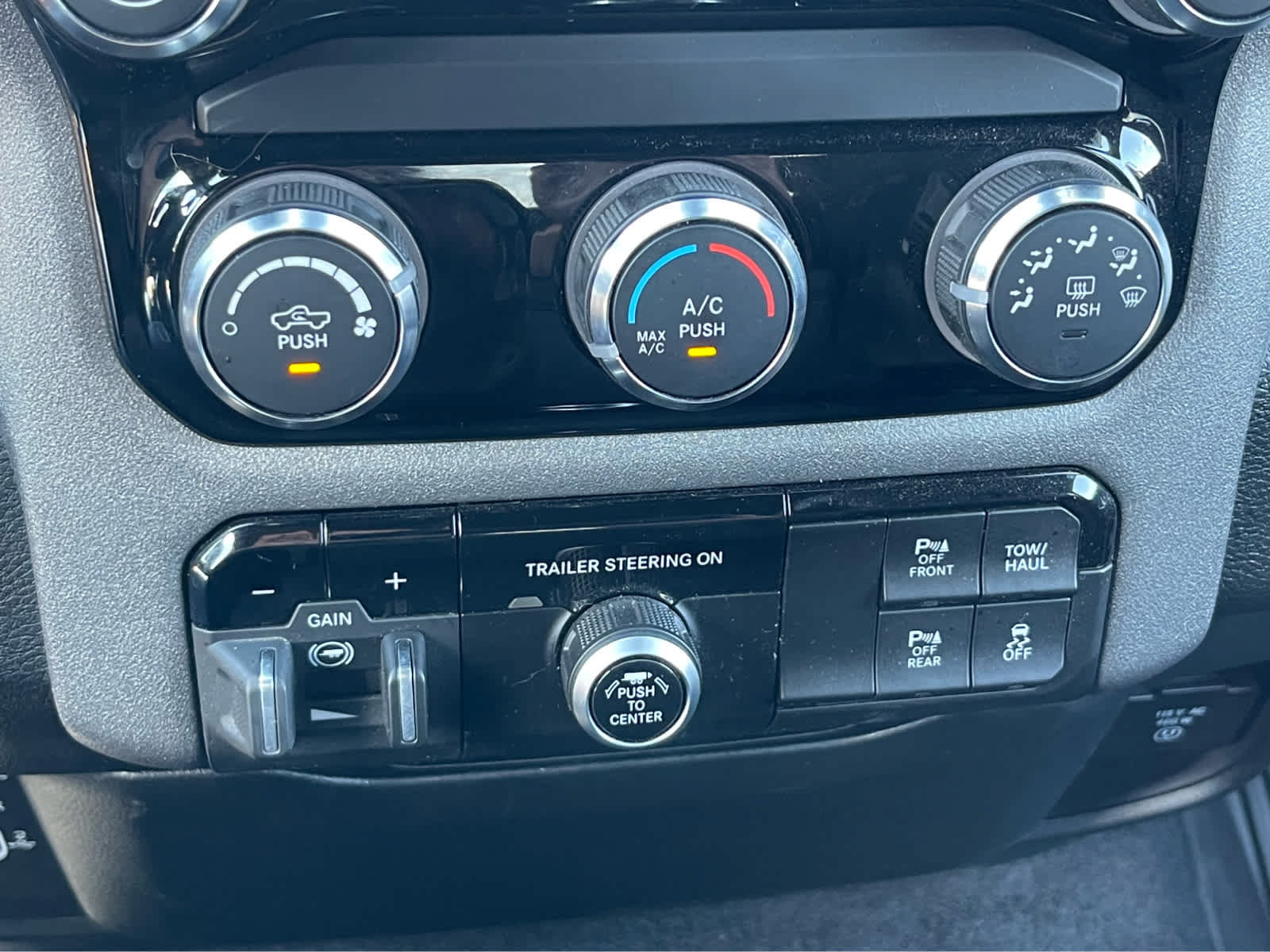 Used 2025 RAM 1500 Warlock AWD/4WD image 18