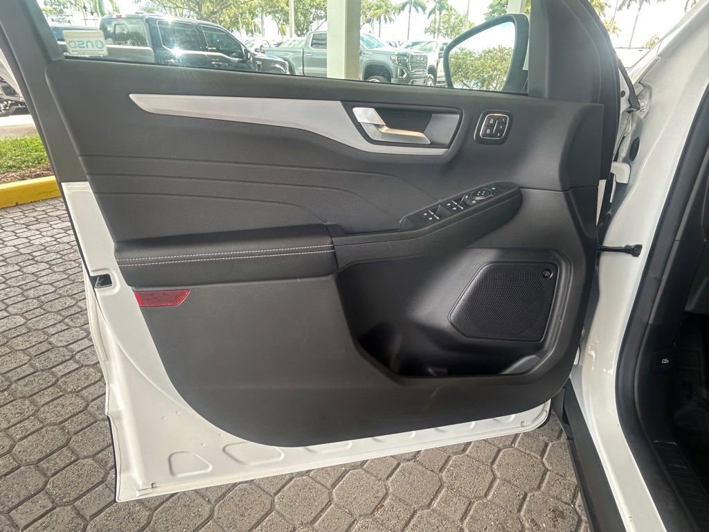 Certified 2024 Ford Escape SE w/ PHEV Premium Package FWD image 38