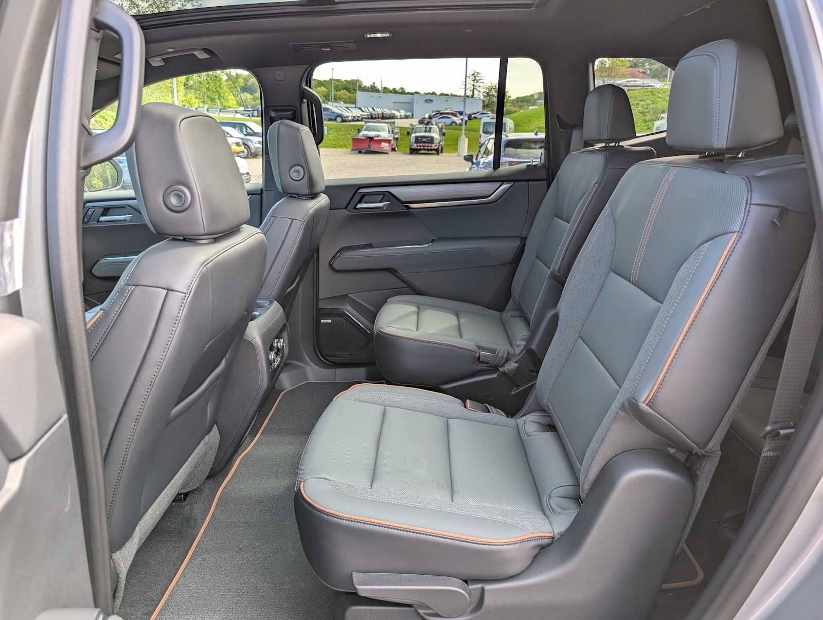 New 2026 GMC Acadia AT4 w/ Luxury Package AWD/4WD image 19