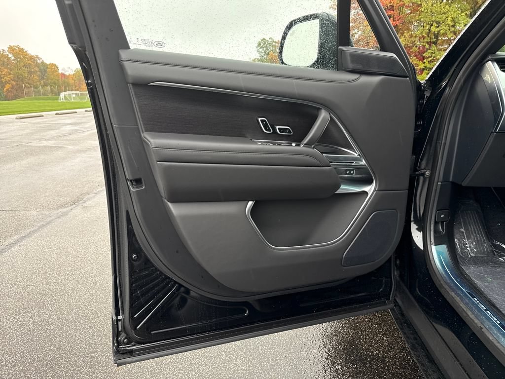 New 2025 Land Rover Range Rover SE AWD/4WD image 10