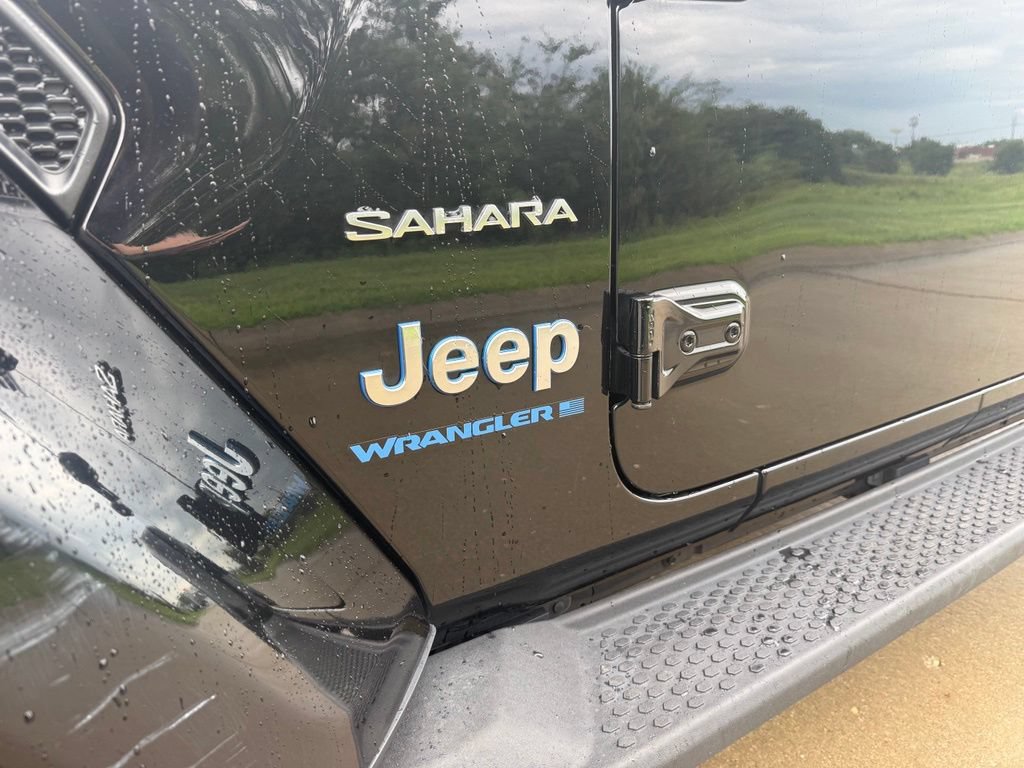Used 2023 Jeep Wrangler Unlimited Sahara w/ Cold Weather Group AWD/4WD image 10