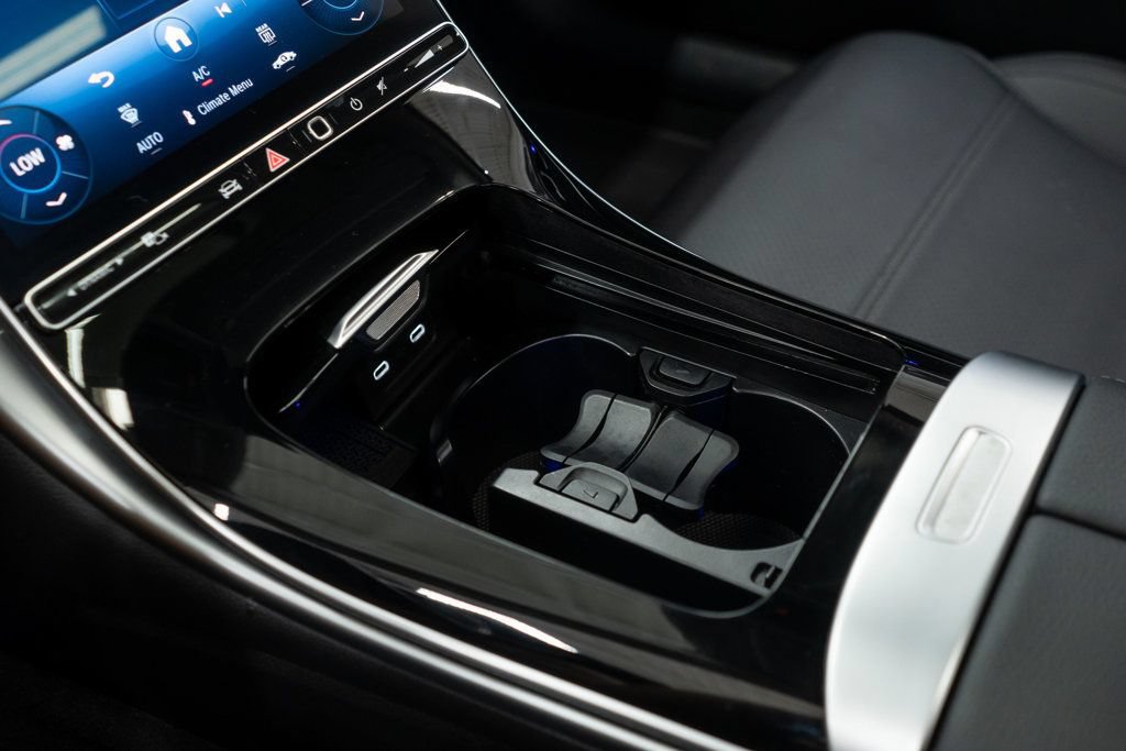 Used 2025 Mercedes-Benz C 300 4MATIC Sedan image 18