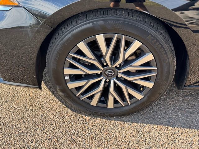 Used 2025 Nissan Altima 2.5 SV FWD image 7
