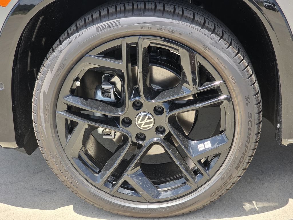 Used 2025 Volkswagen Tiguan SE R-Line AWD/4WD image 11