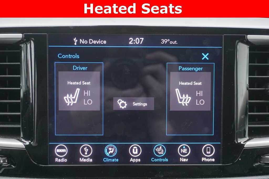 Used 2018 Chrysler Pacifica Touring-L w/ Tire & Wheel Group image 7