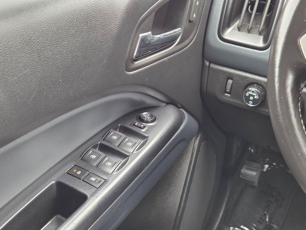 Used 2022 Chevrolet Colorado Z71 AWD/4WD image 29
