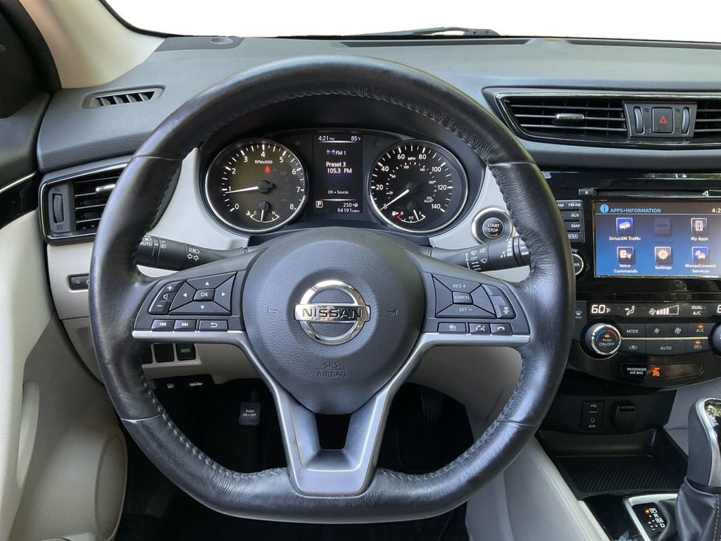 Used 2017 Nissan Rogue Sport SL w/ SL Premium Package FWD image 17