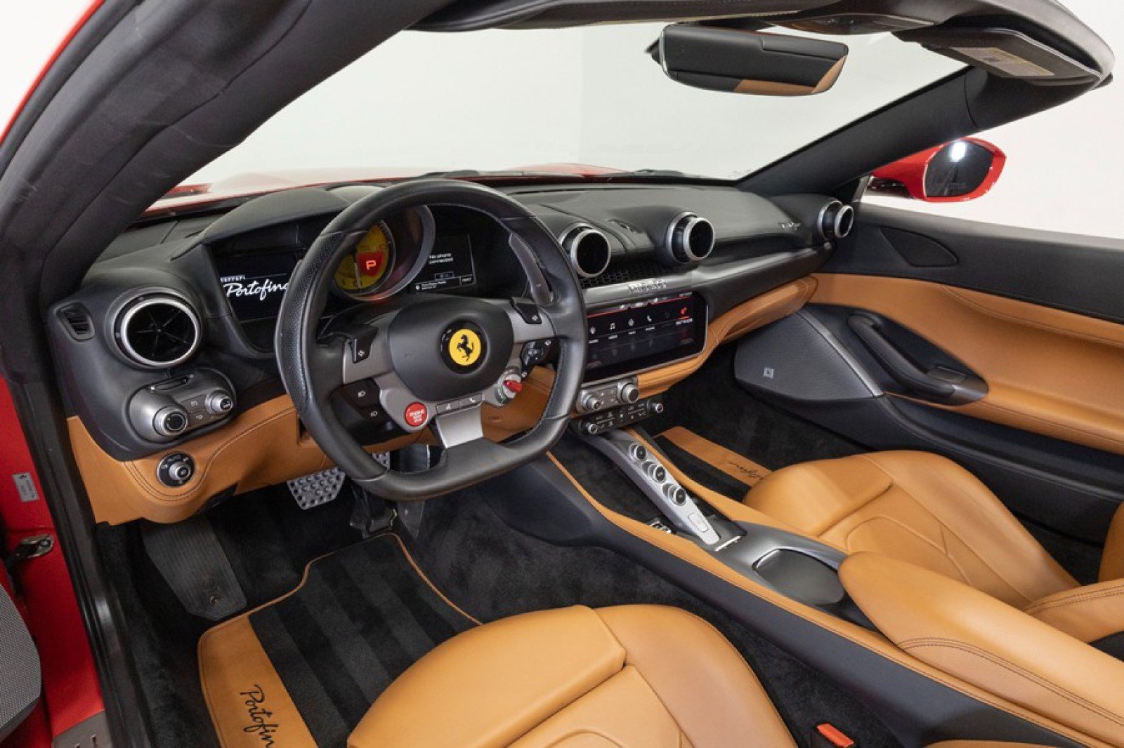 Used 2019 Ferrari Portofino RWD image 5