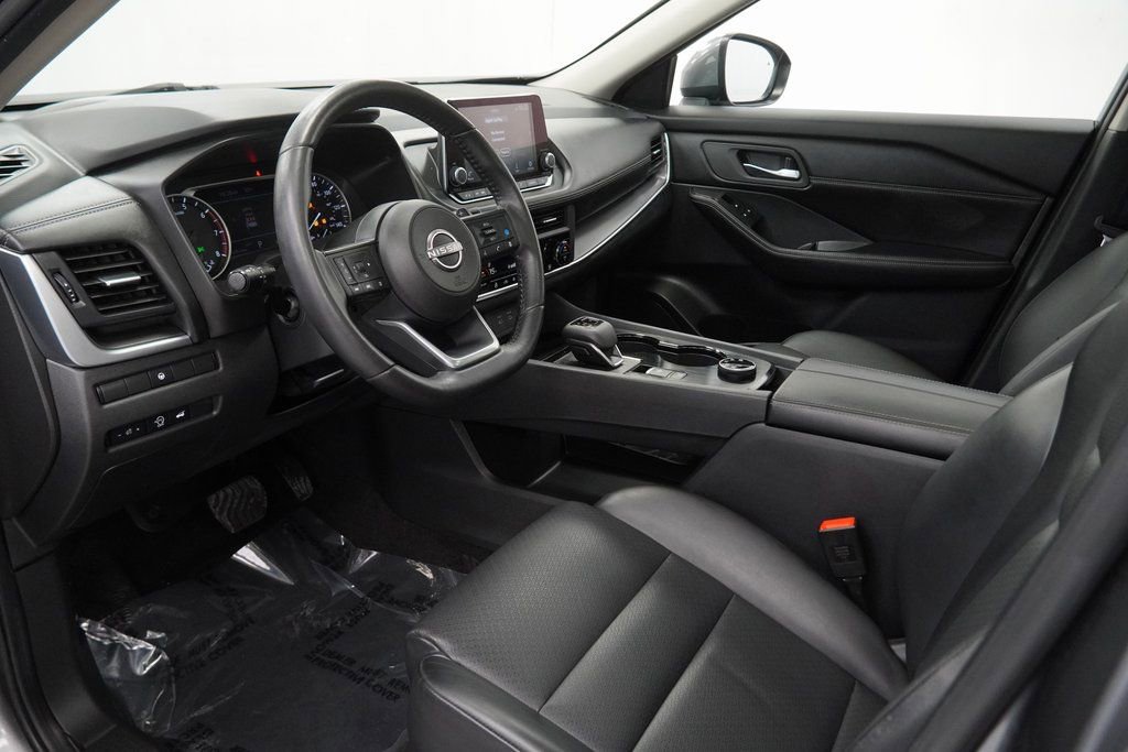 Used 2024 Nissan Rogue SV w/ SV Premium Package image 17