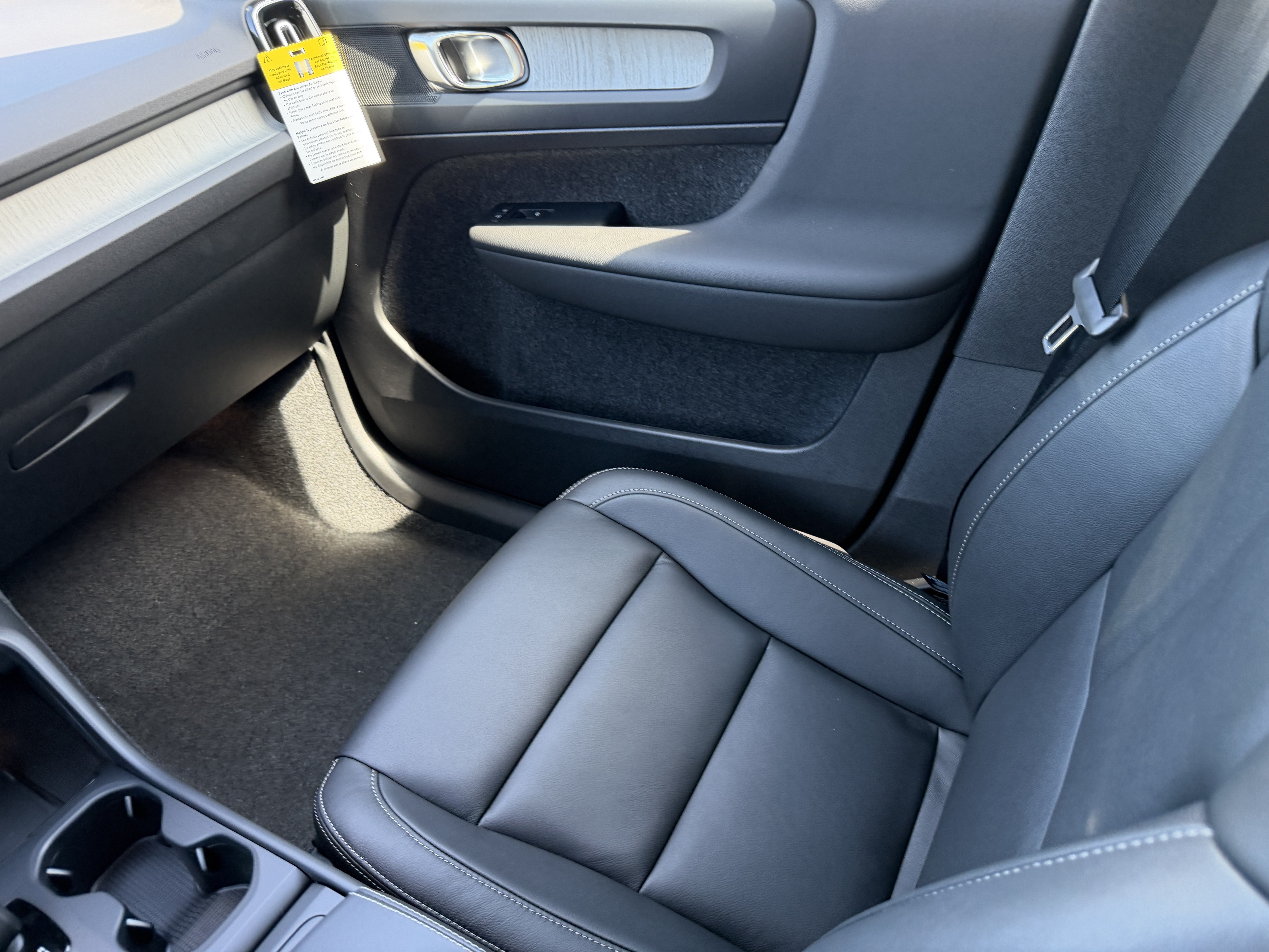 New 2026 Volvo XC40 B4 Core w/ Climate Package FWD image 15